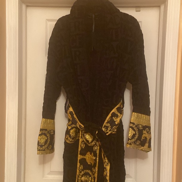 Versace Black and Gold Robe - Picture 3 of 8